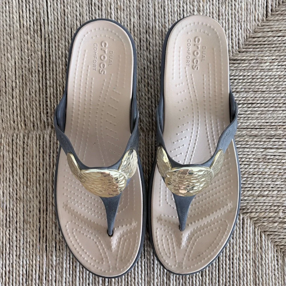 Crocs Sanrah Hammered Circle Wedge Flip Flop Sandals Women Sz 11 Espresso Gold - Picture 3 of 9